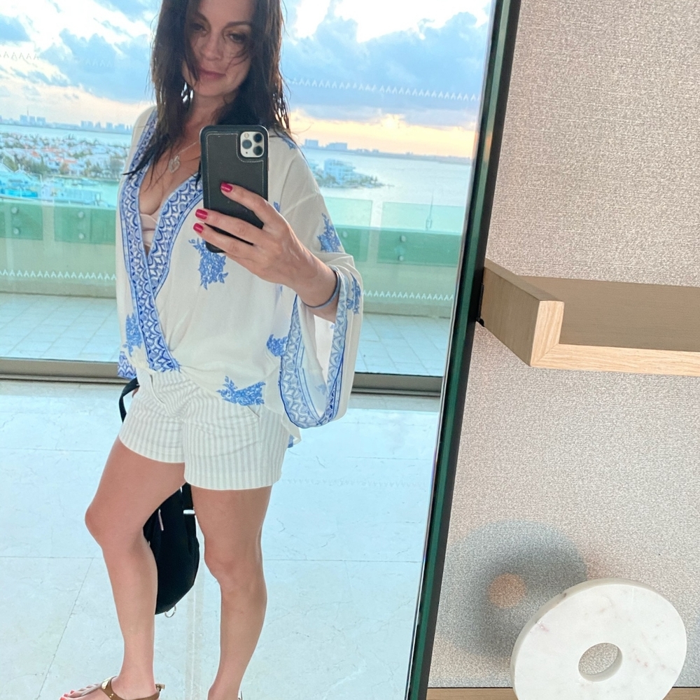 Flowy Blouse - Picture 2 of 3